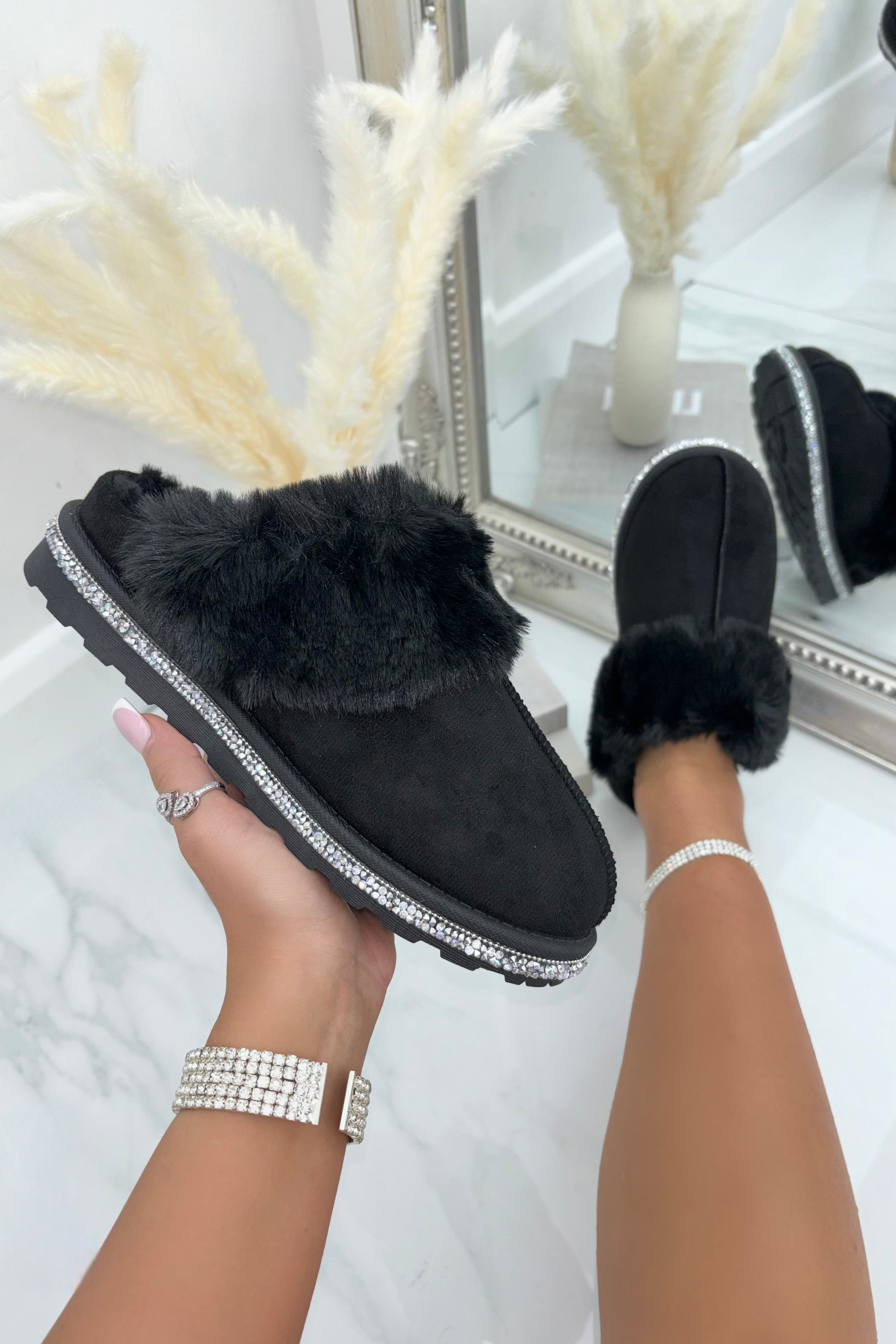 Sparkly Deluxe Snugg Slippers Black featuring faux Fur Trim