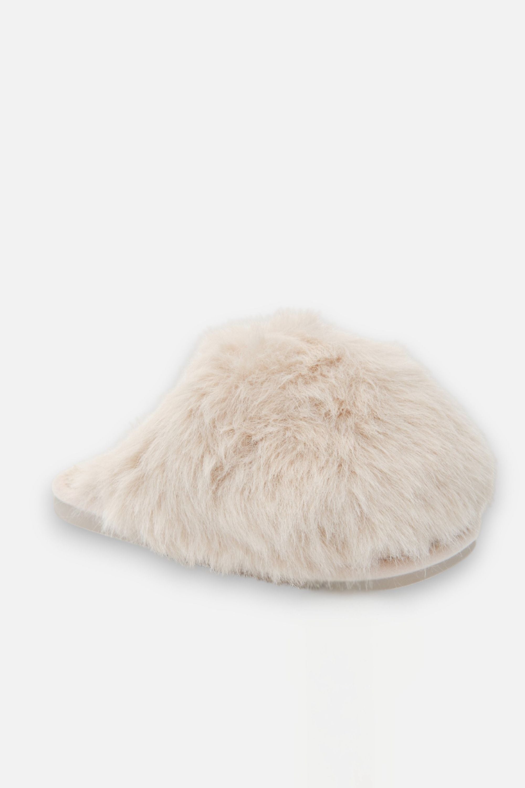Ultimate Cosy Fluffy Slippers Cream, featuring faux Fur