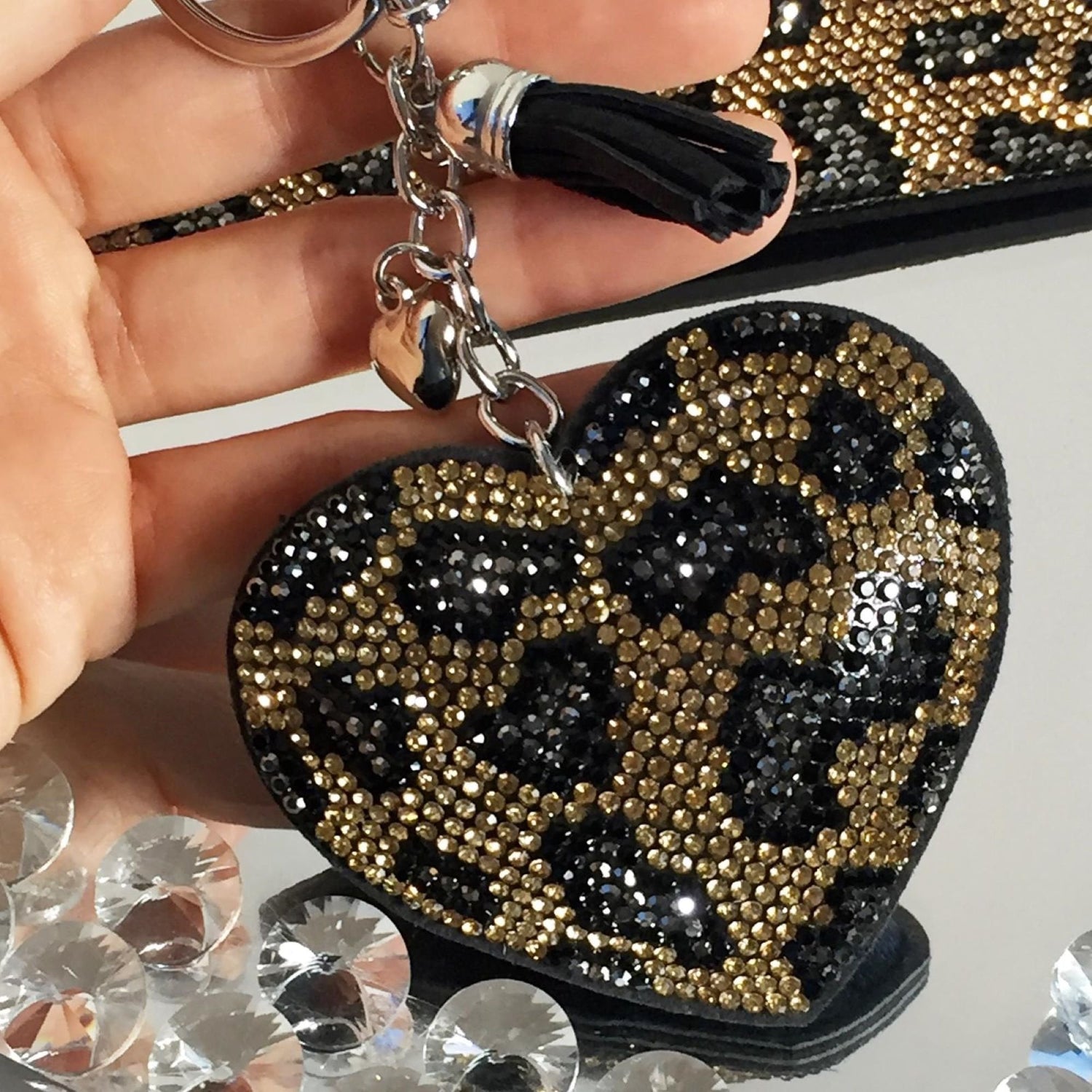 Crystal Padded Heart Keyring Leopard, bringing attention to lightweight