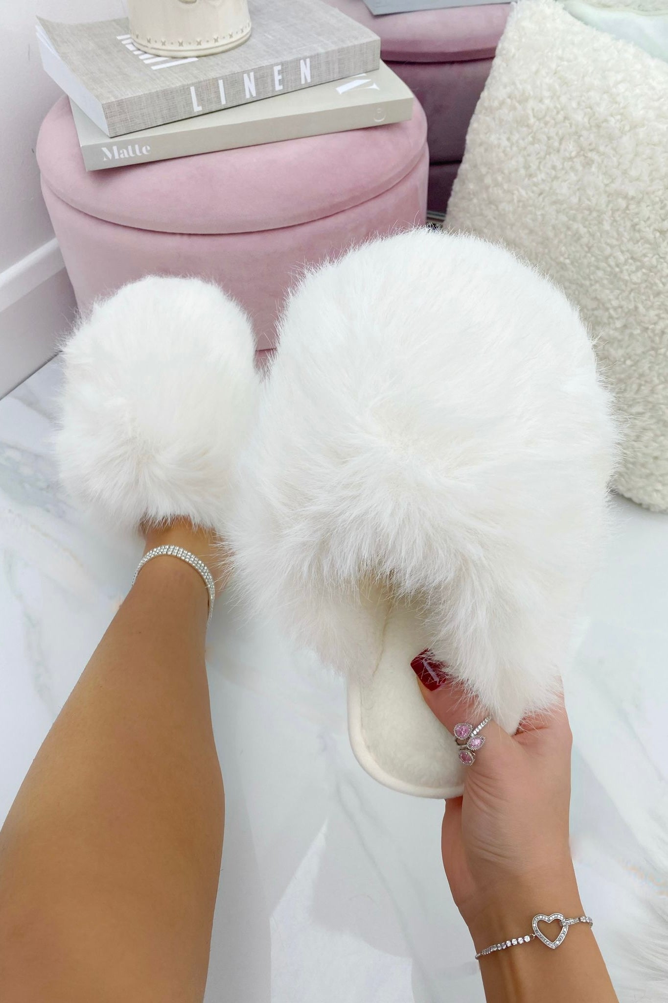 Ultimate Cosy Fluffy Slippers White with true to size