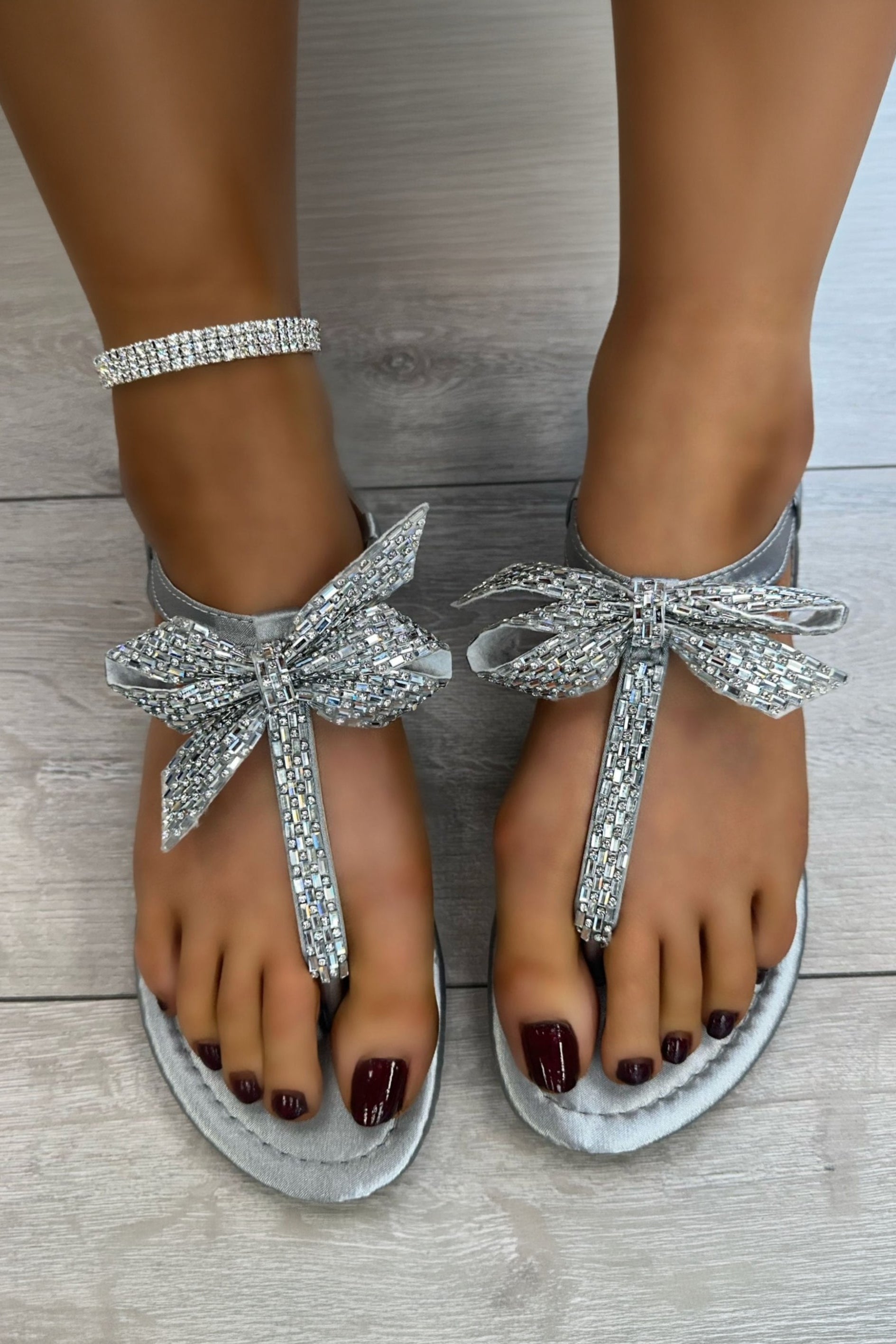 Bow detailed sparkly sandals