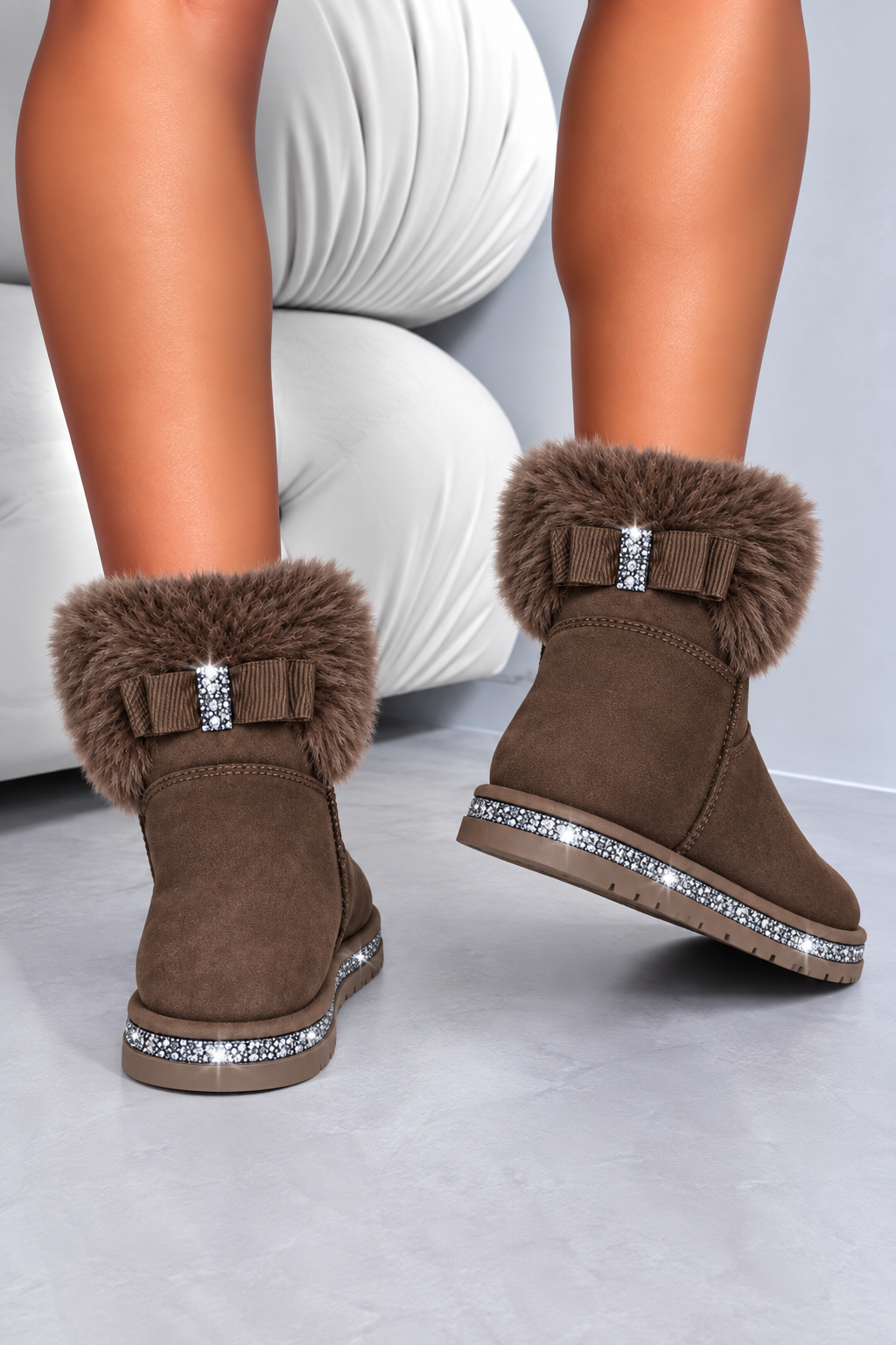 A pair of women&