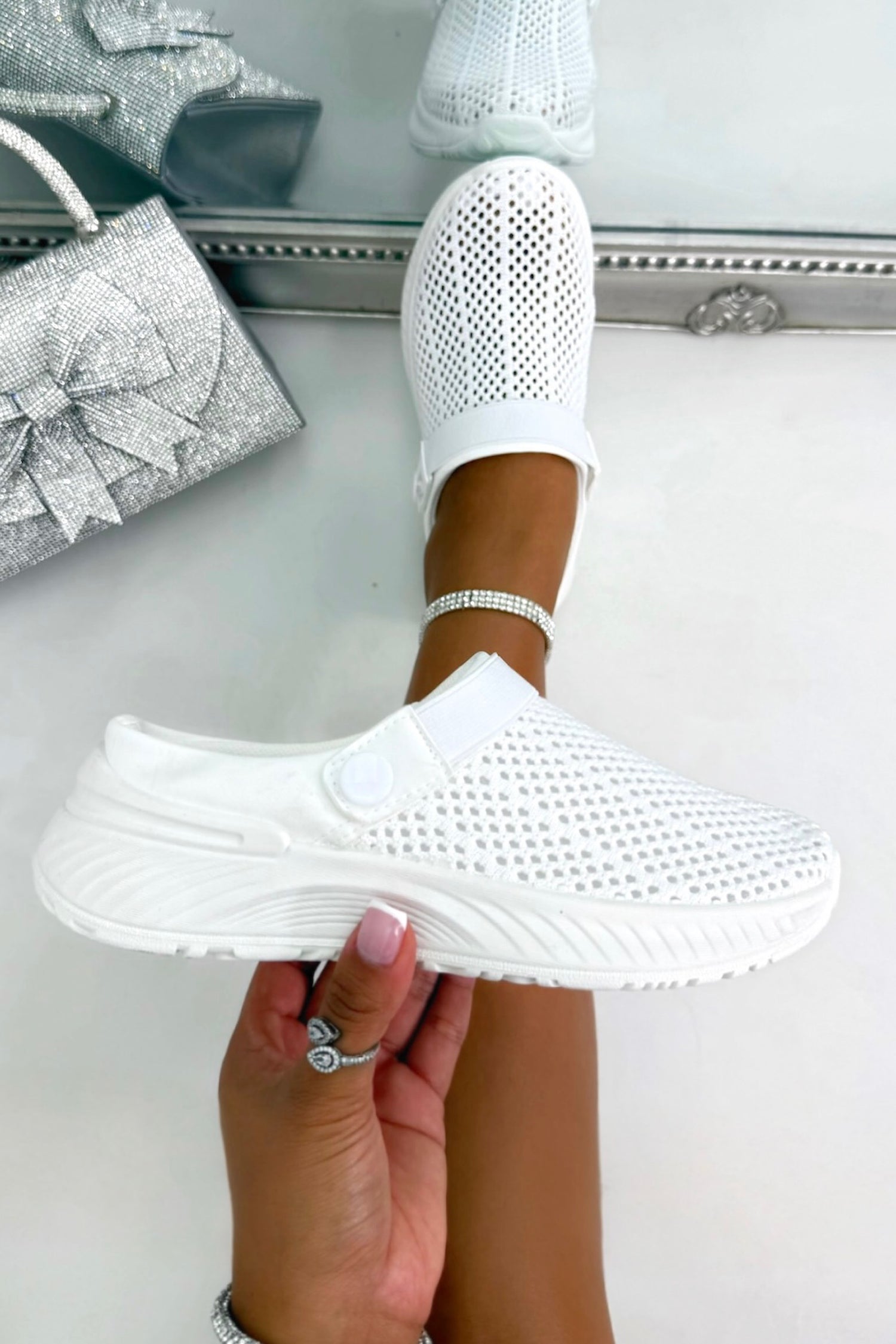 Comfort Easy-Move Clog Sliders White