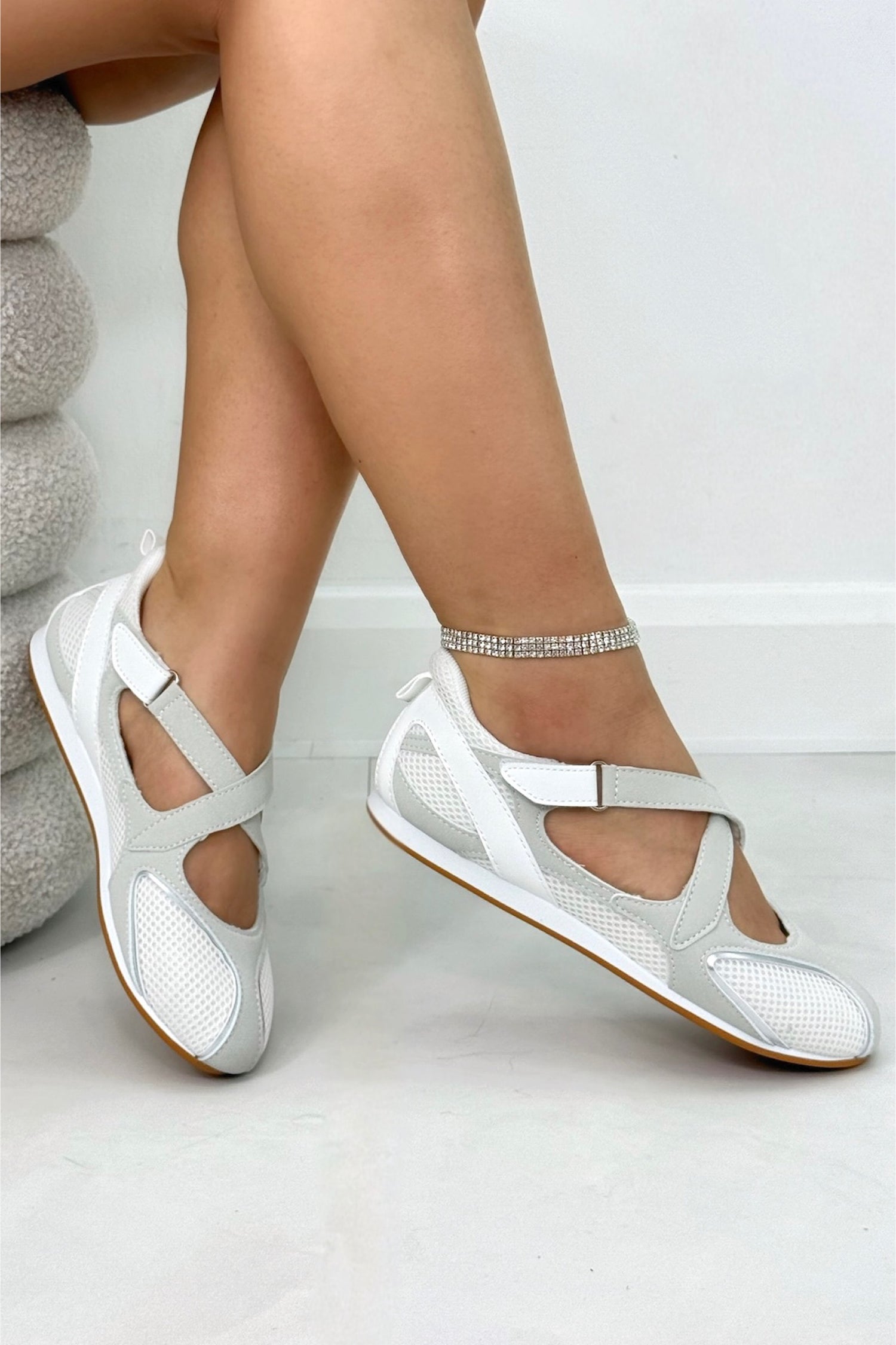 Comfort Velocity Shadowline Trainers White designed with secure criss-cross strap design