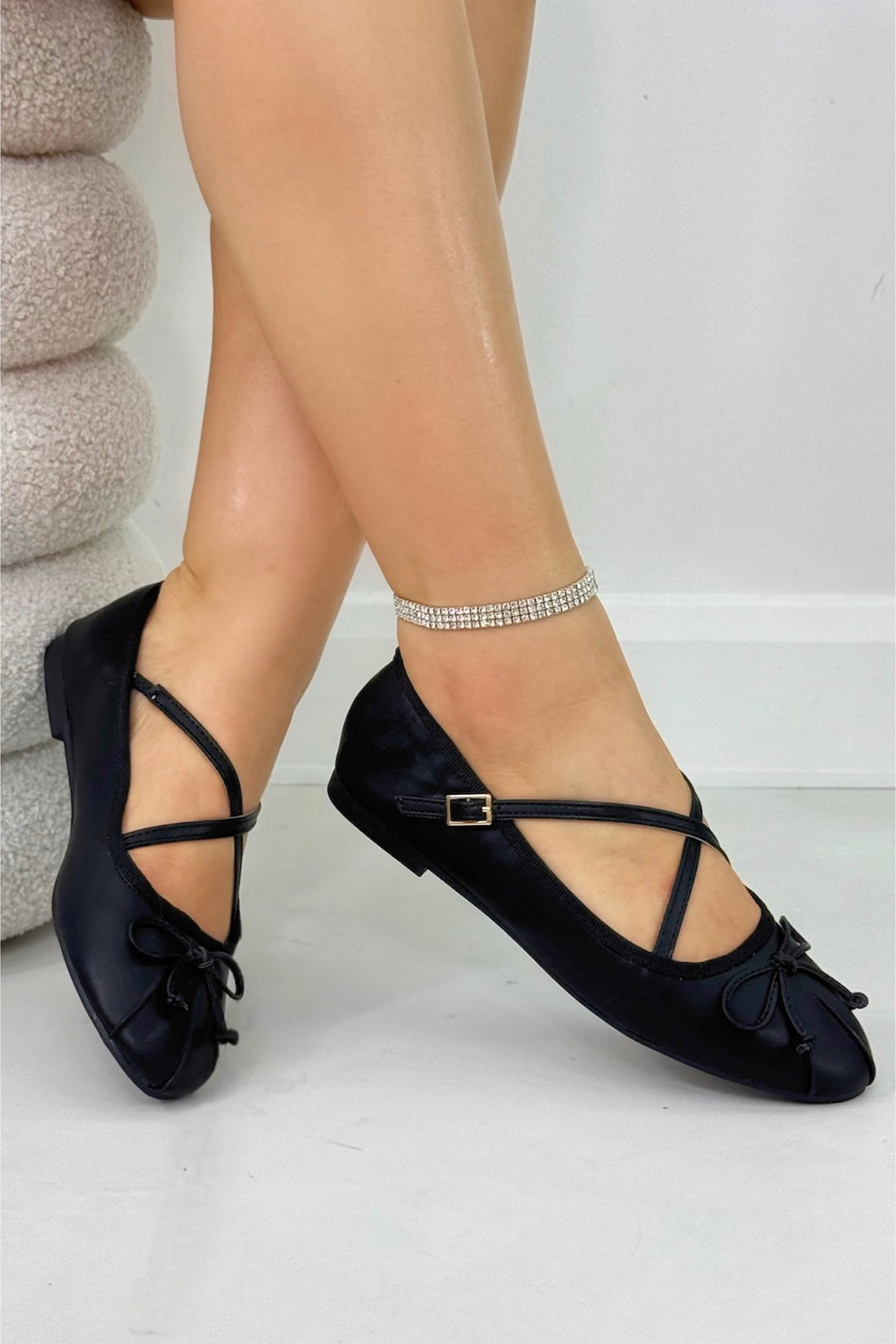 Chic Bow Crisscross Strap Ballet Flats Black, showcasing chic crisscross strap design for added style and support
