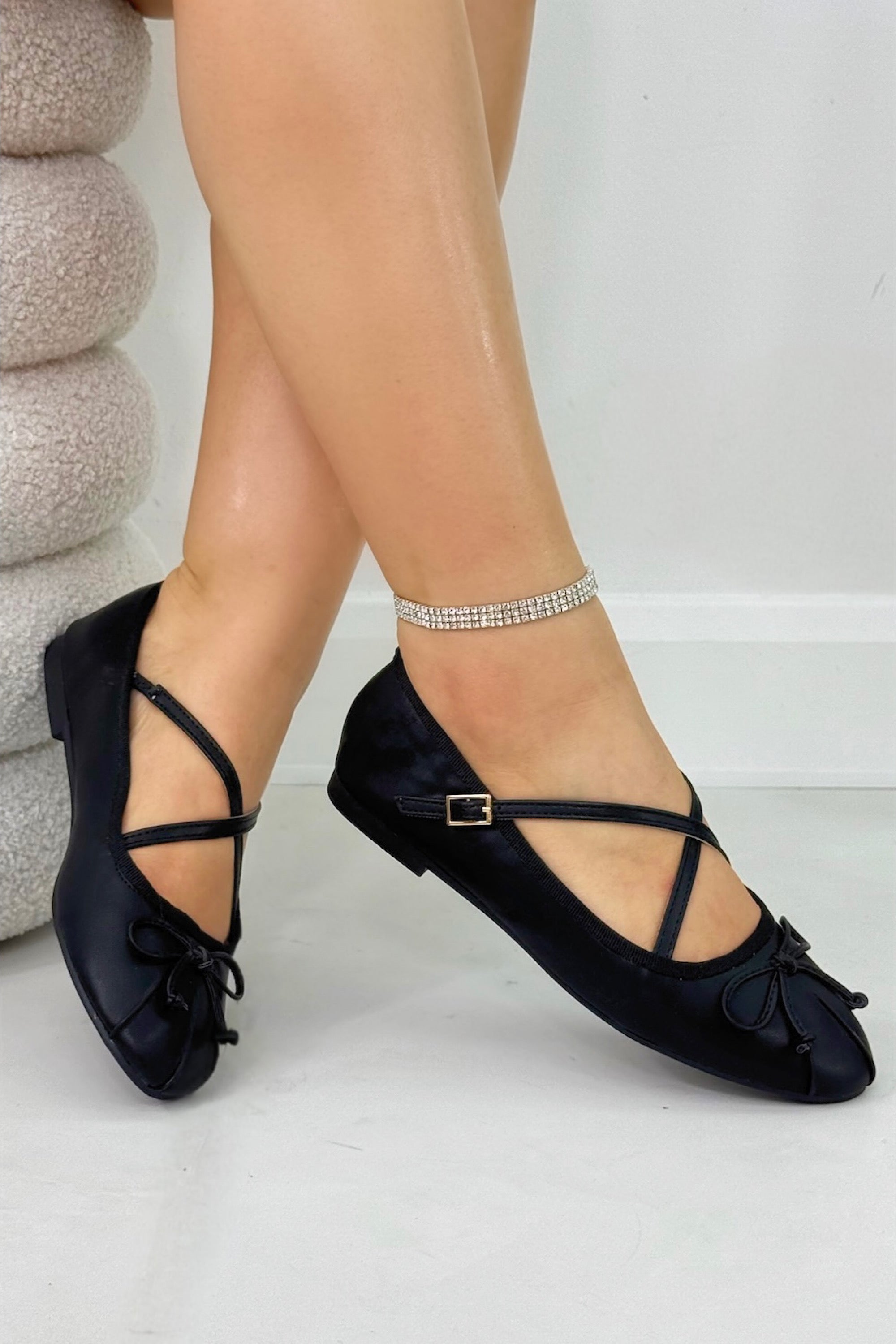 Chic Bow Crisscross Strap Ballet Flats Black, showcasing chic crisscross strap design for added style and support