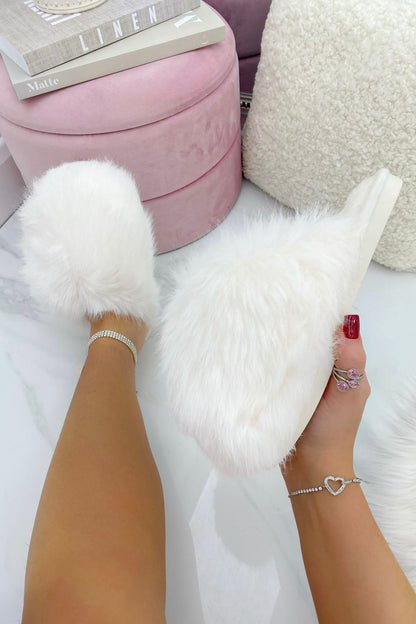 Ultimate Cosy Fluffy Slippers White, showcasing faux Fur