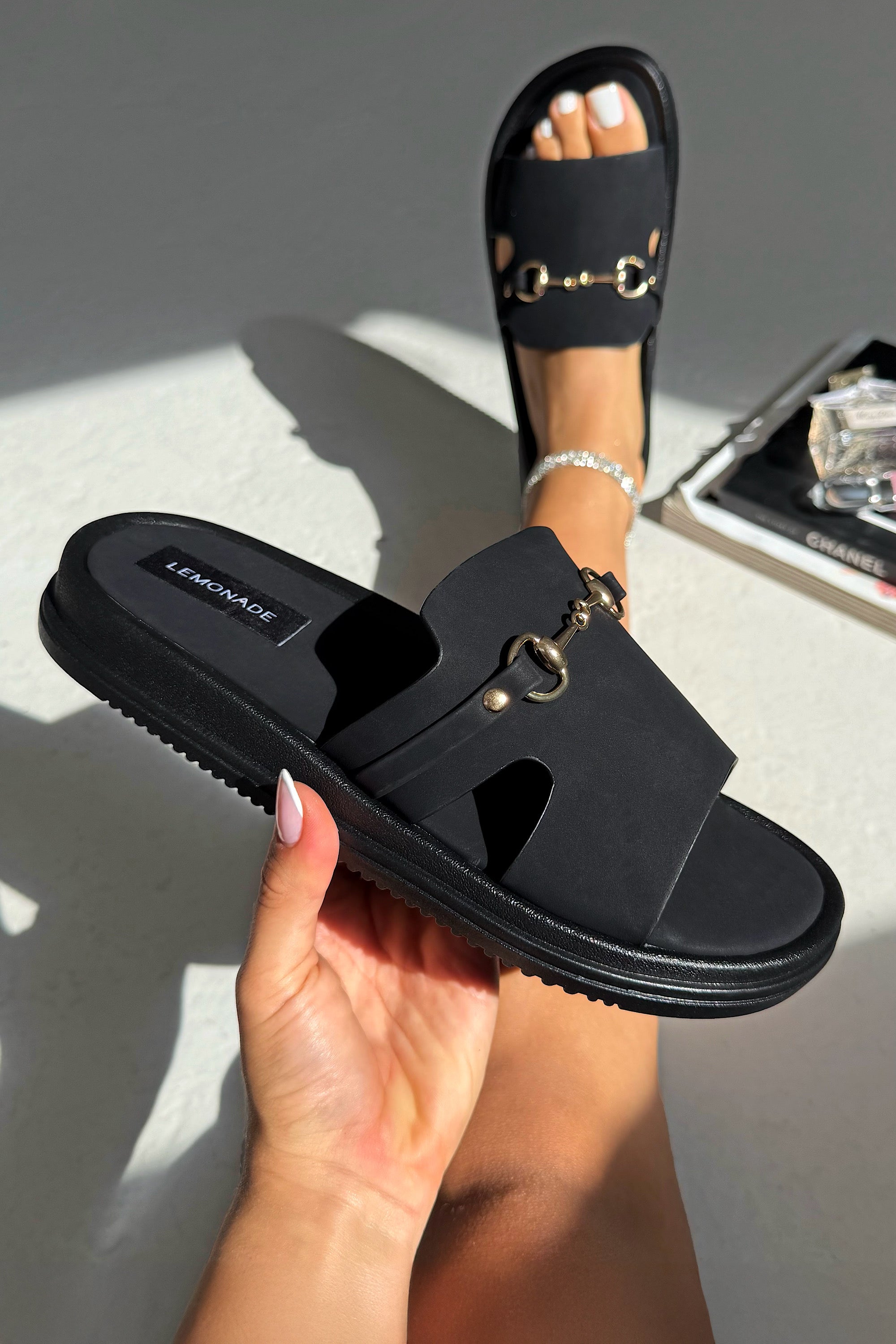 Comfort Heritage Sliders Black