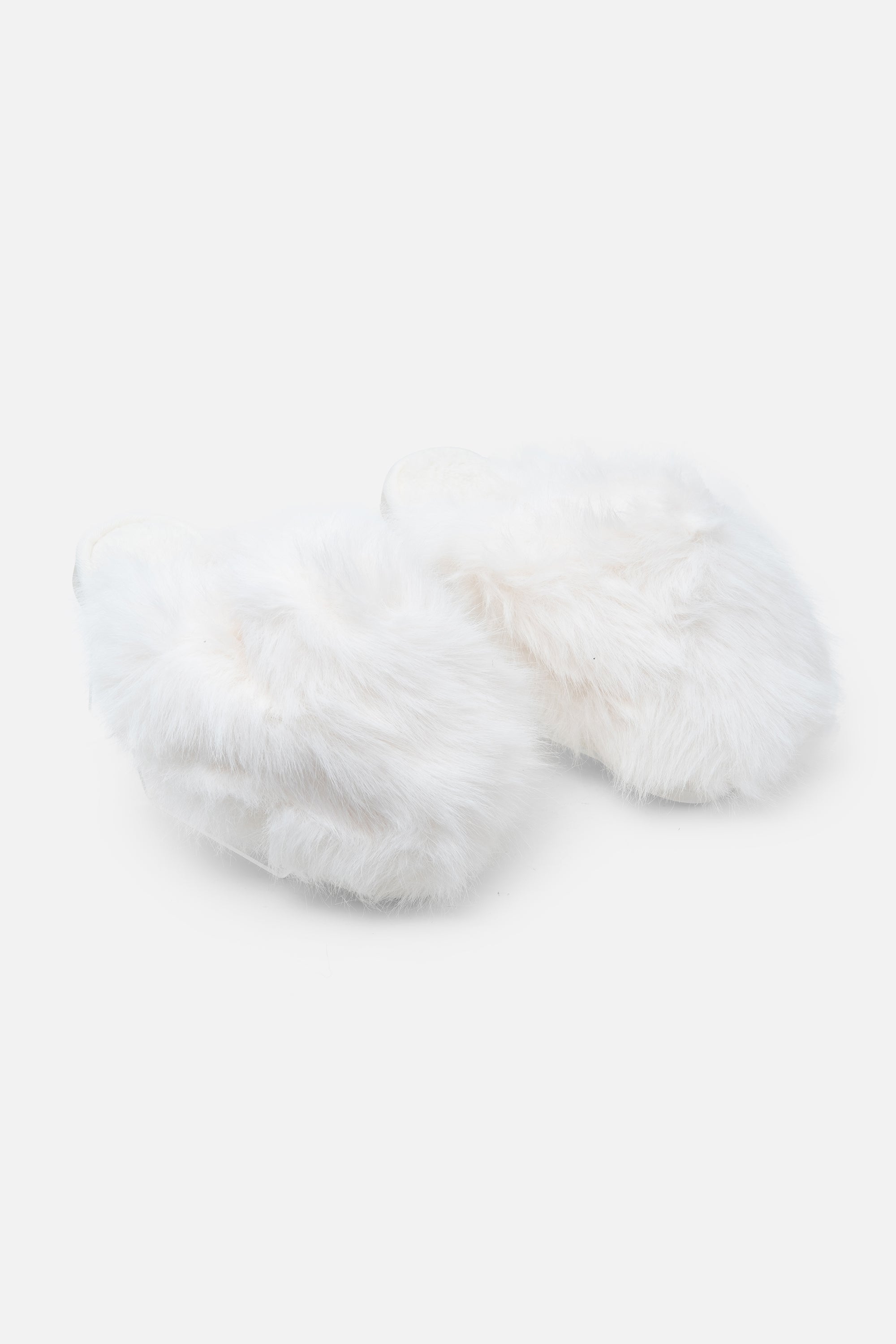 Ultimate Cosy Fluffy Slippers White, featuring soft Material inside