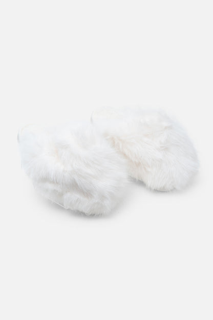 Ultimate Cosy Fluffy Slippers White, featuring soft Material inside